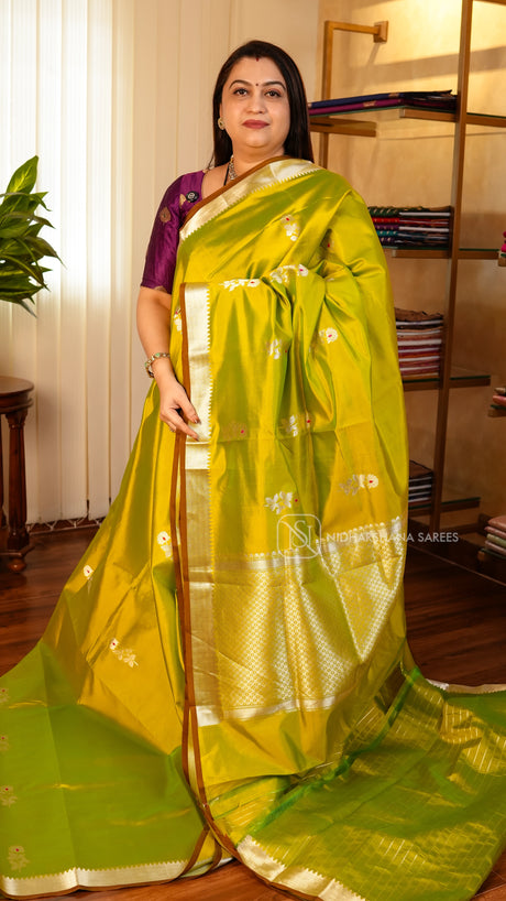 Pure Banarasi Silk With Floral Zari Weaving Concept