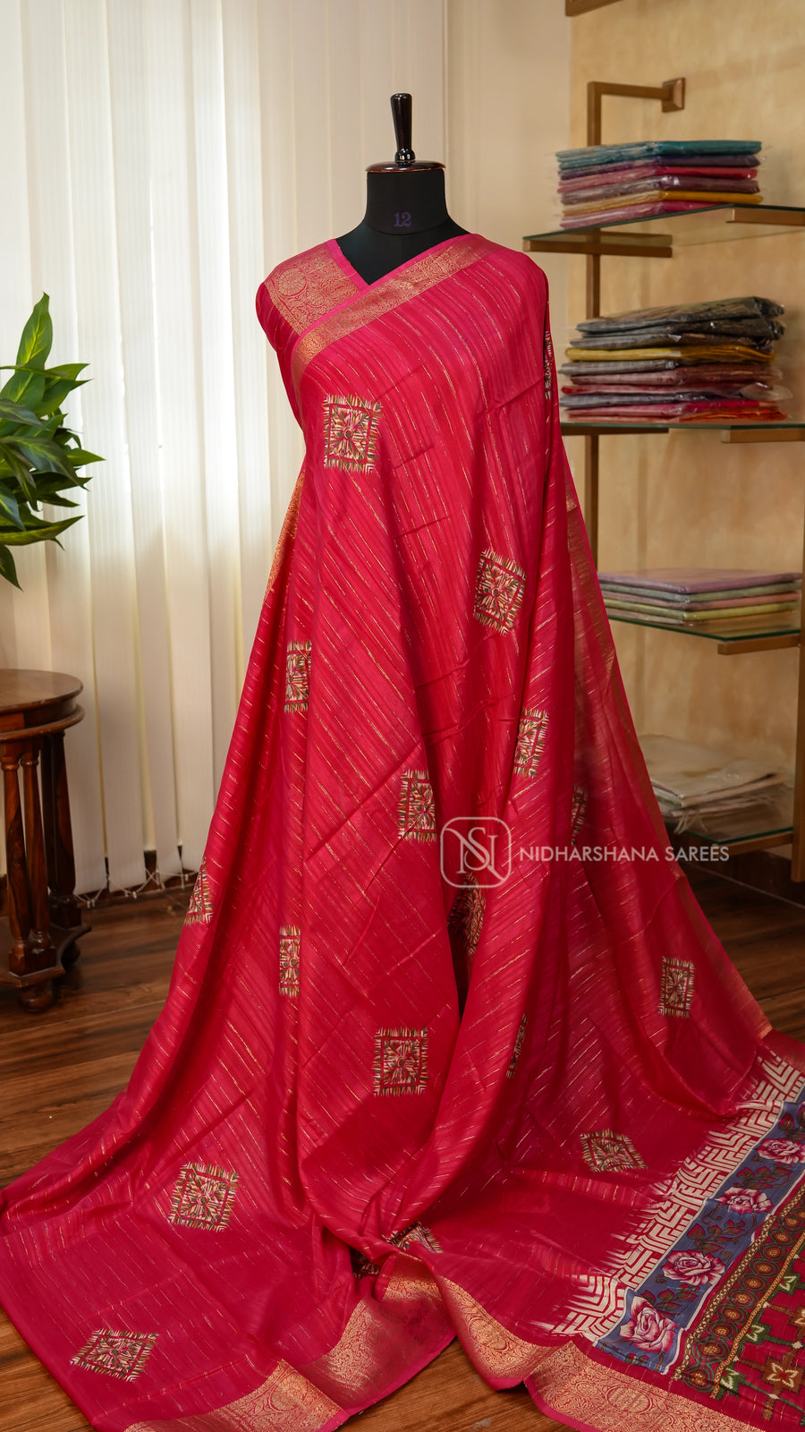 Semi Dola With Zari Lines And Zari Border