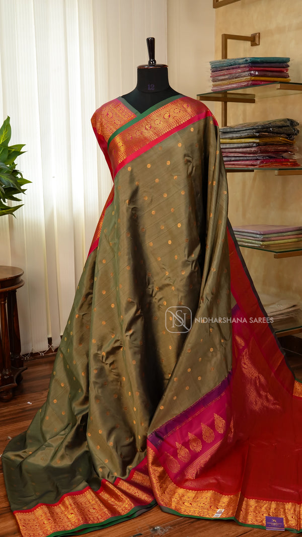Pure Gadwal Silk With Zari Butta And Contrast Zari Border