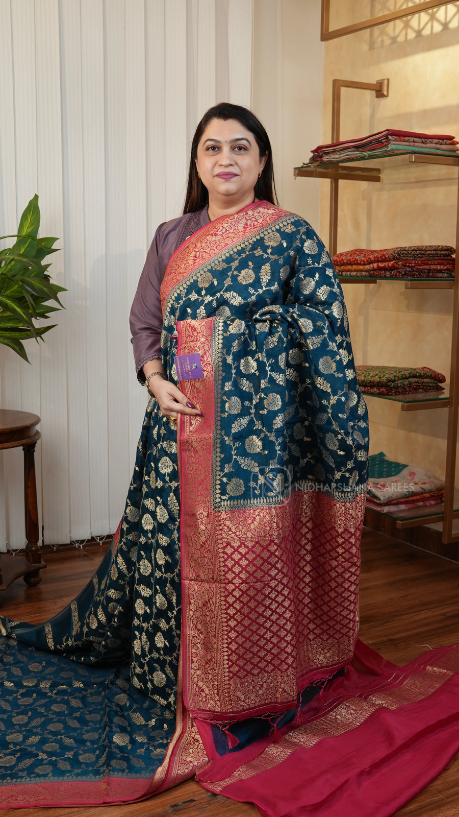 Viscose Crape Saree With Woven Concept & Zari Border