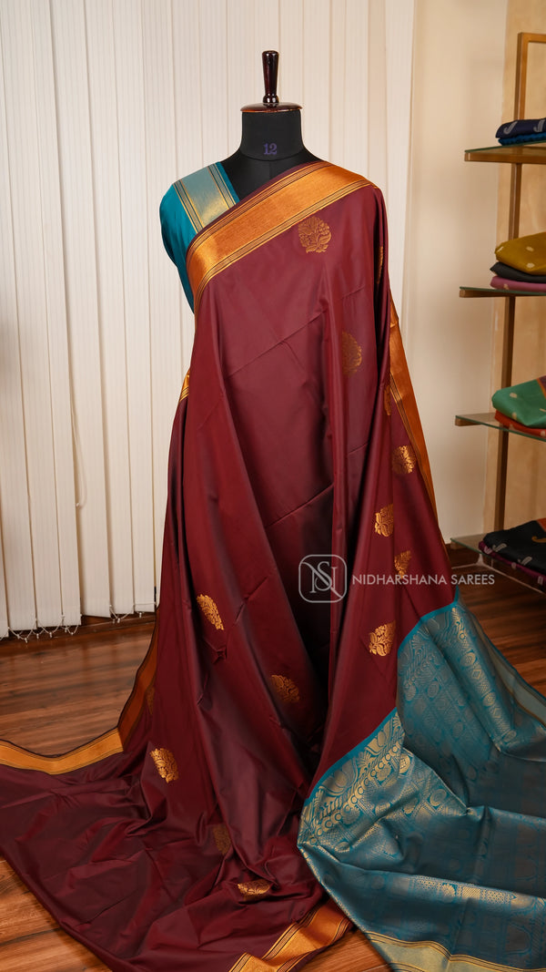 Semi Soft Silk Saree Wth Floral Zari Butta And Golden Zari Border