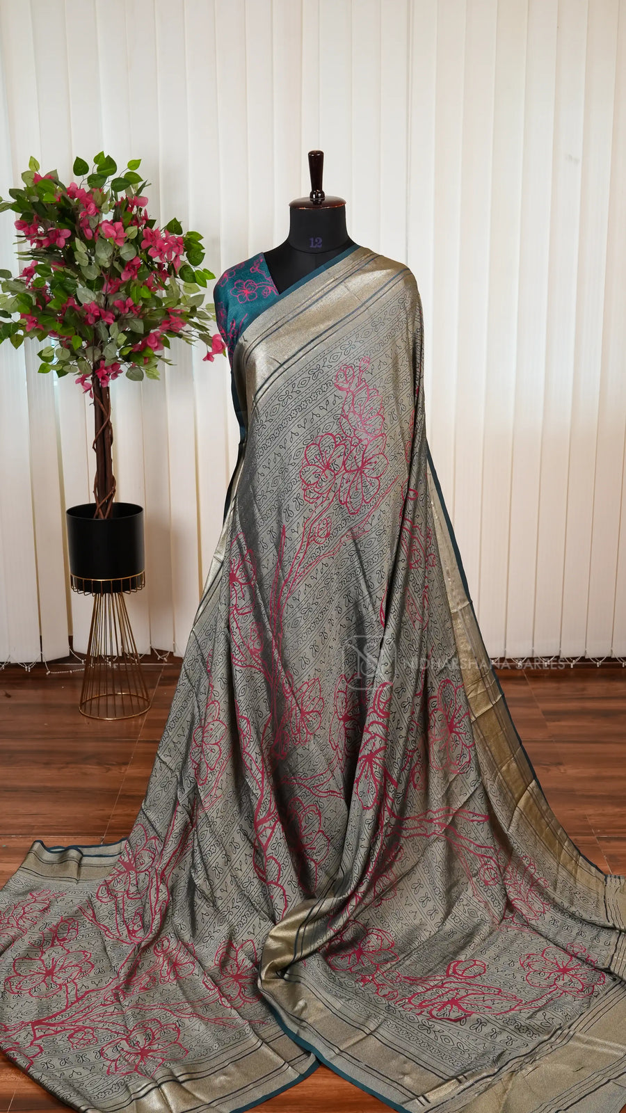 Semi Georgette With Brasso Weaving Concept