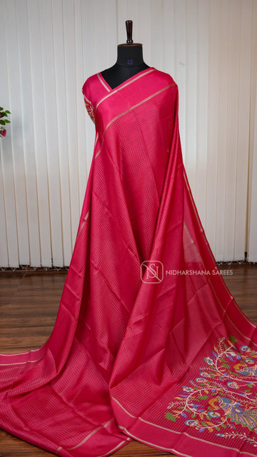 Dola Saree With Zari Lines And Floral Digital Print Pallu
