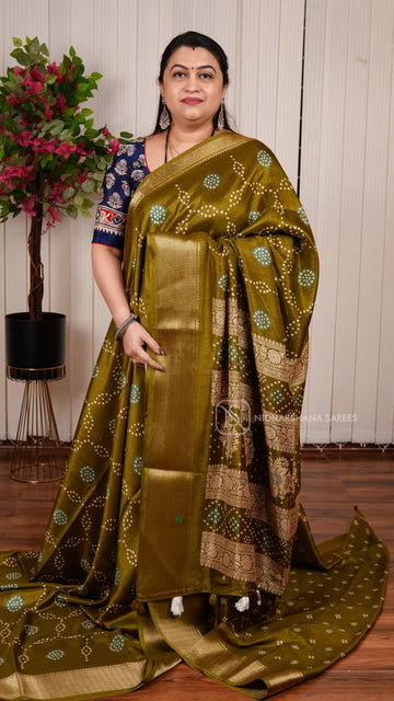 Semi Dola With Bandhini Print And Zari Border