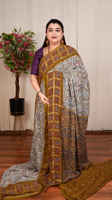Semi Georgette With Gharchola Pattern Borders And Foil Printed Concept