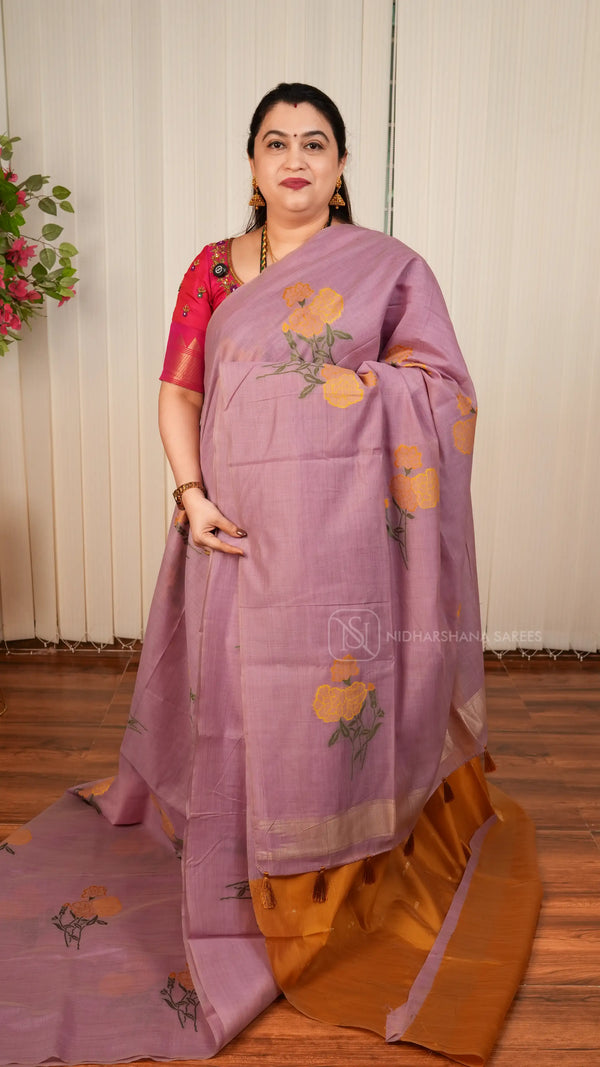 Munga Cotton Saree With Floral Thread Woven Concept