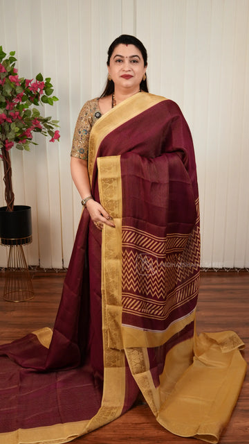 Semi Crepe Georegette With Zari Lines And Contrast Border