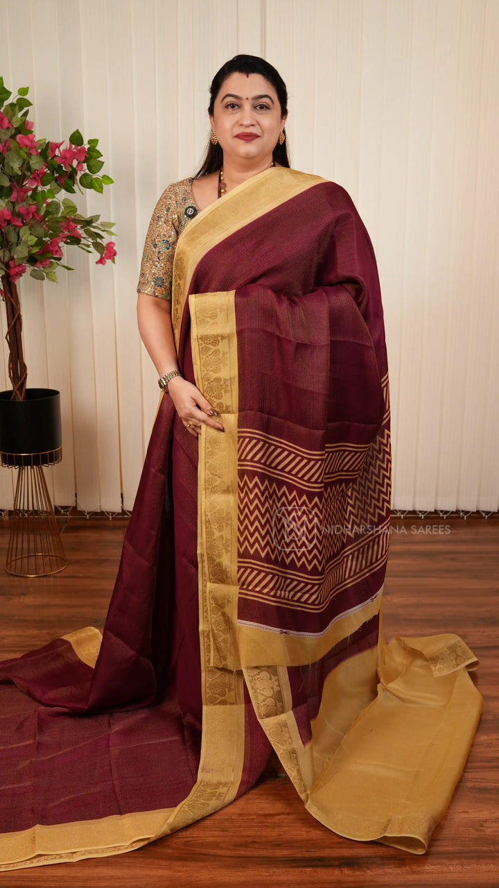 Semi Crepe Georegette With Zari Lines And Contrast Border
