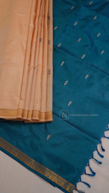 Handloom Banana Pith Saree With Dual Shade Concept And Contrast Pallu