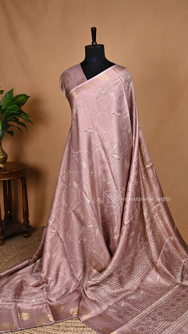 Semi Dola With Zari Lines And Zari Border