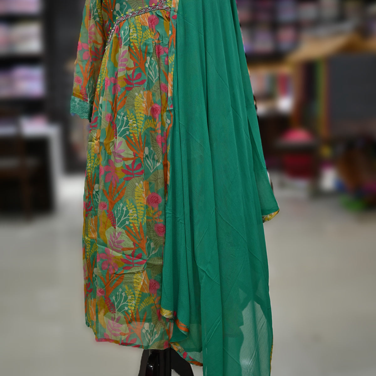 RIYAA [M / 38] - Straight cut kurti set