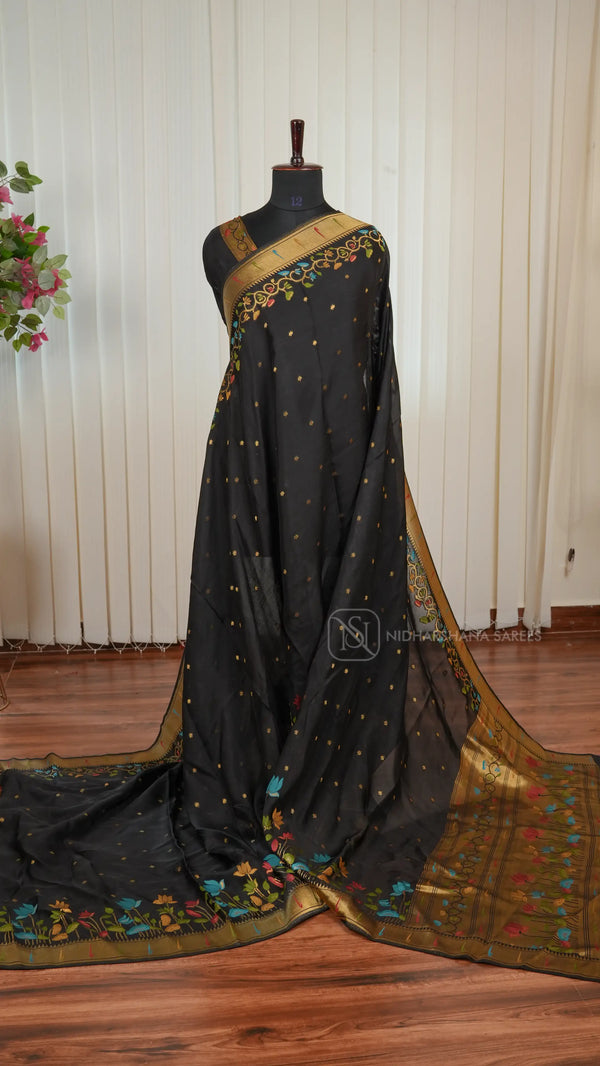 Lightweight Natural Crepe Saree With Floral Design And Elegant Border