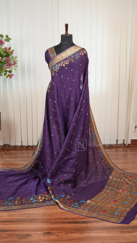 Lightweight Natural Crepe Saree With Floral Design And Elegant Border