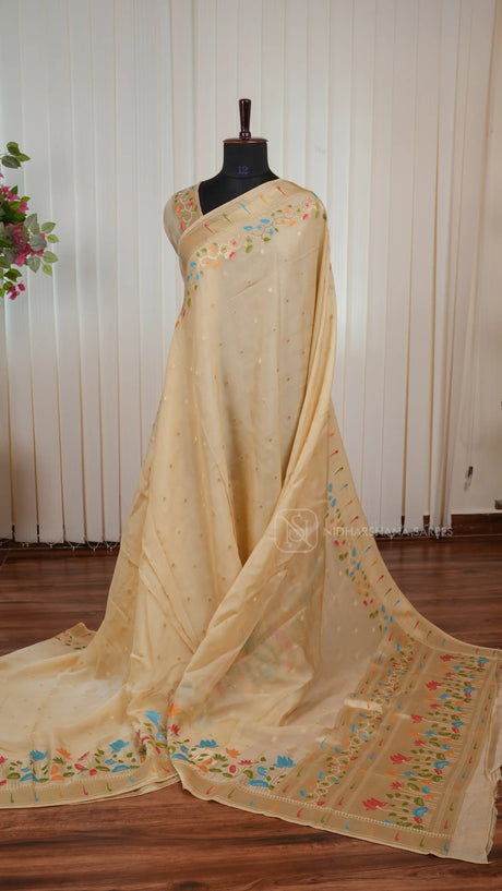 Lightweight Natural Crepe Saree With Floral Design And Elegant Border
