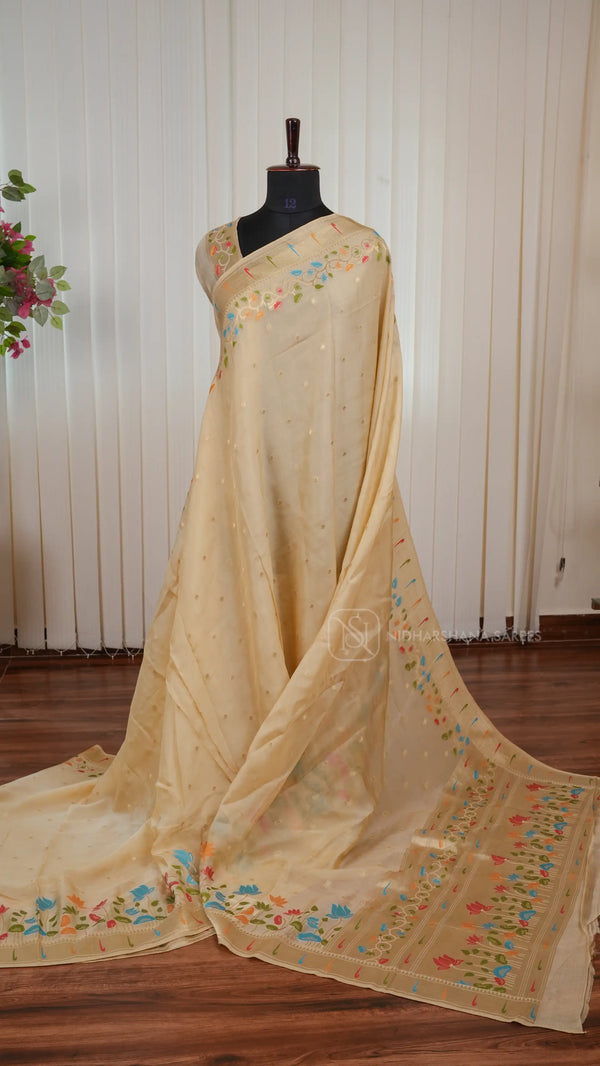 Lightweight Natural Crepe Saree With Floral Design And Elegant Border