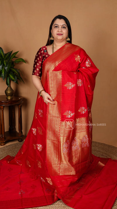 Pani Silk Saree With Gold Zari Floral Butta Concept