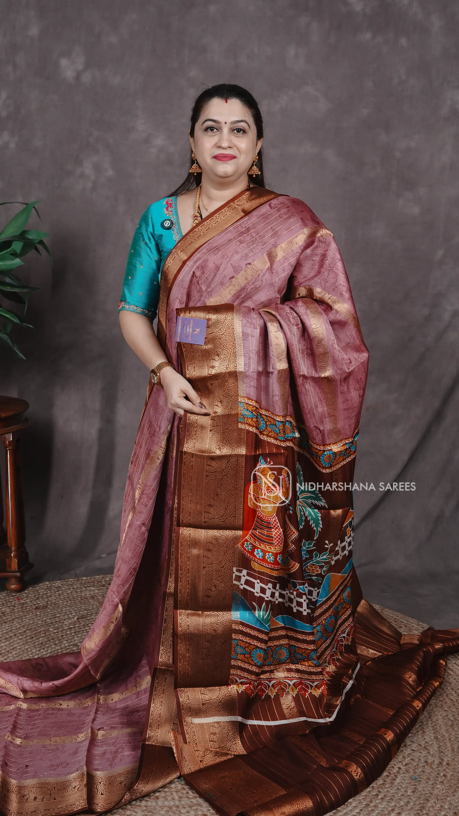 Semi Dola With Zari Lines And Zari Border