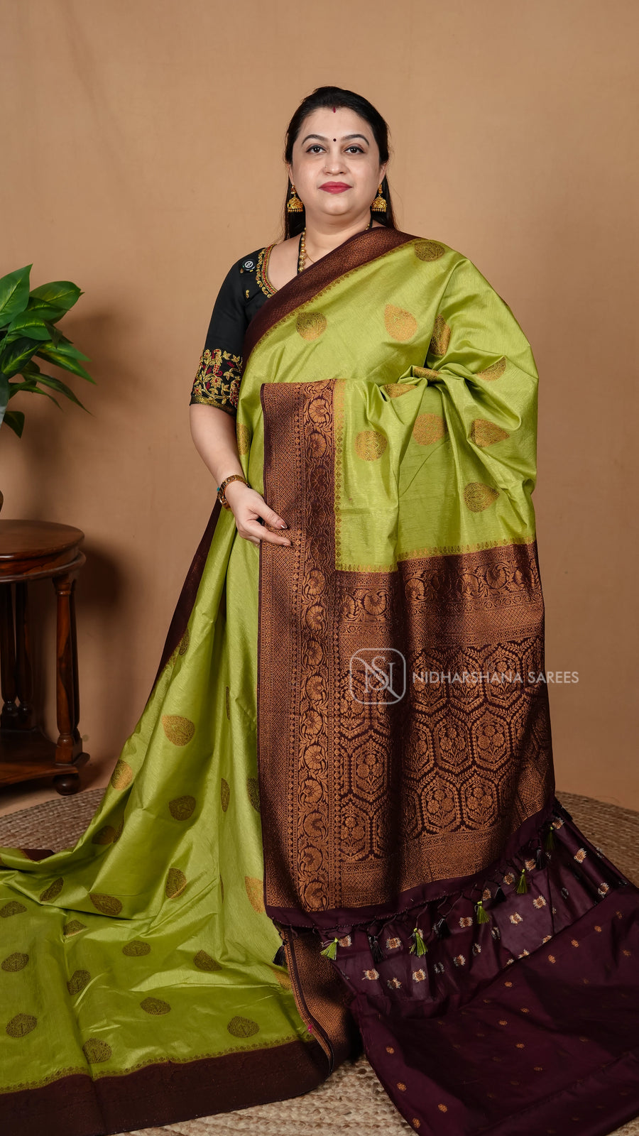 Linen By Tussar With Antic Zari Butta And Contrast Border