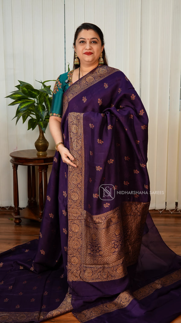 Pure Raw Silk With Antic Zari Border Concept