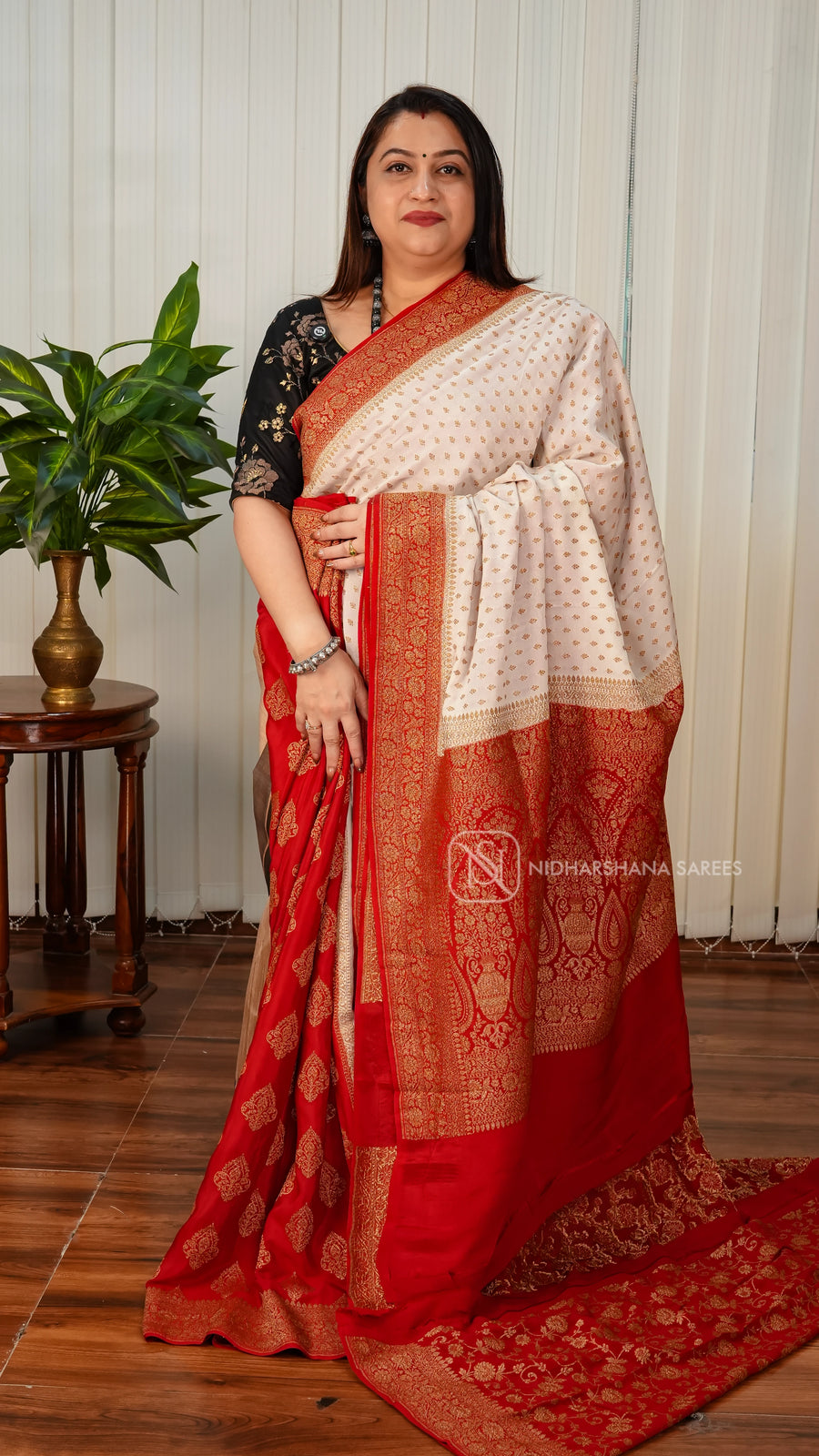 Pure Crepe Banarasi With Antic Zari Butta And Contrast Border