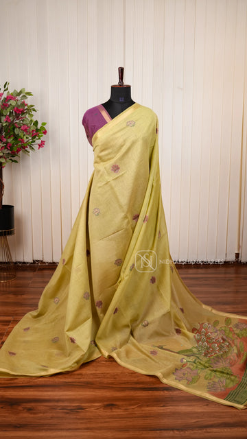 Munga Cotton Saree With Beautiful Woven Thread Detailing