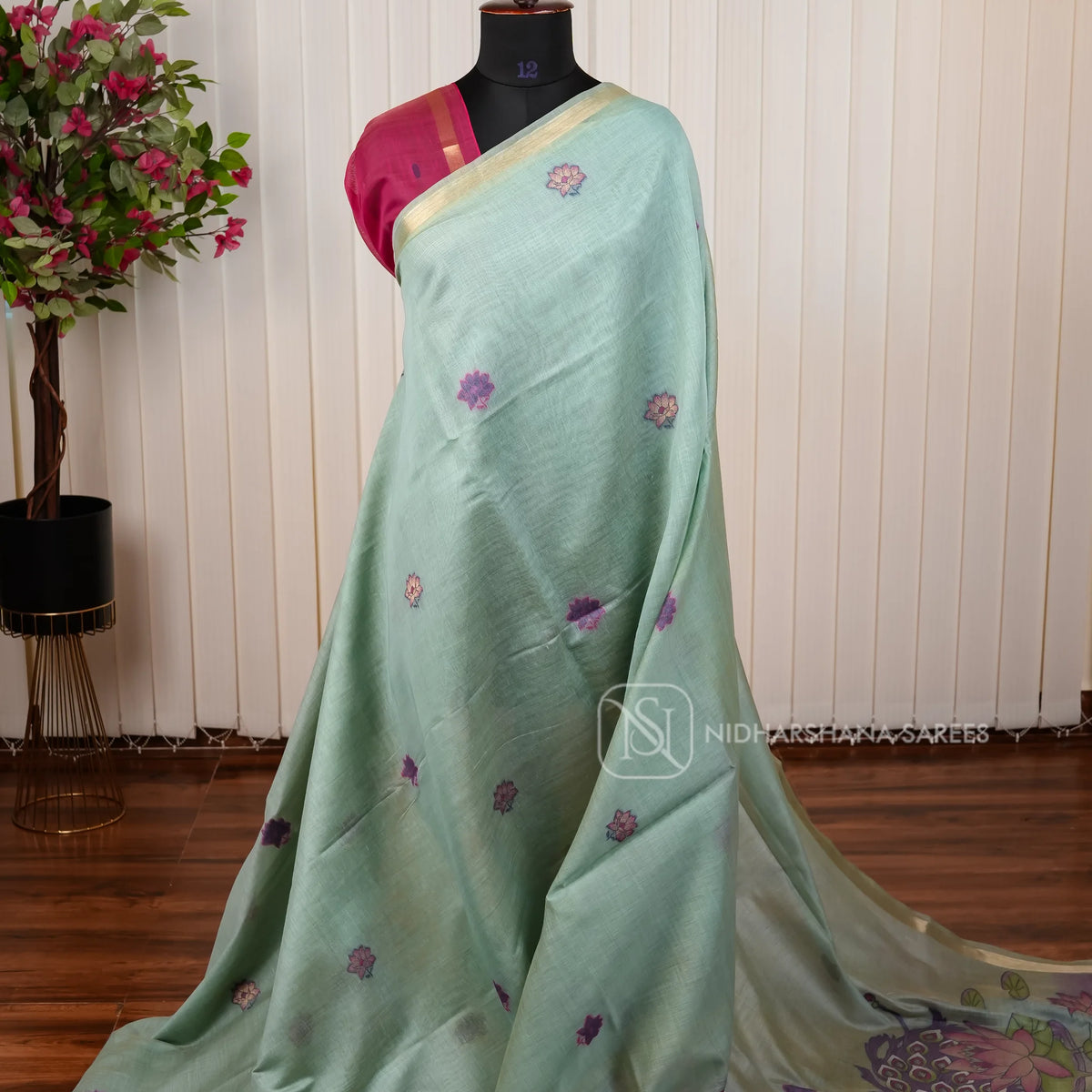 Munga Cotton Saree With Beautiful Woven Thread Detailing – Nidharshana ...