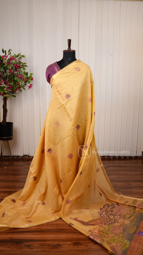 Munga Cotton Saree With Beautiful Woven Thread Detailing