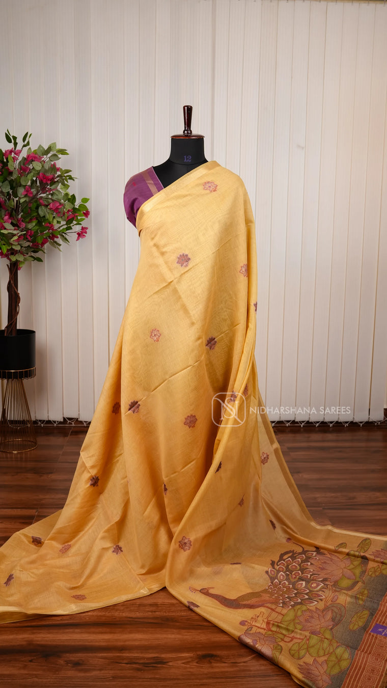 Munga Cotton Saree With Beautiful Woven Thread Detailing
