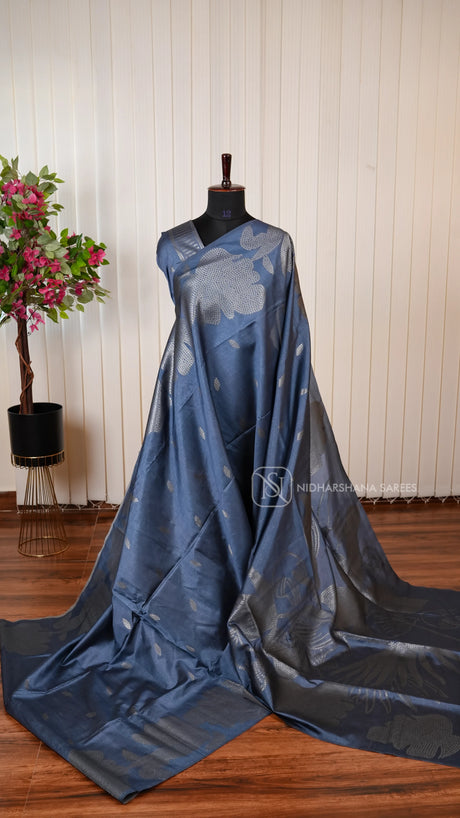 Semi Tussar Silk Saree With Elegant Cross-Stitch Pattern