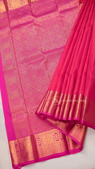Pure Kanchipuram Silk Saree With Floral Motif Zari Border And Contrast Zari Weaving Pallu