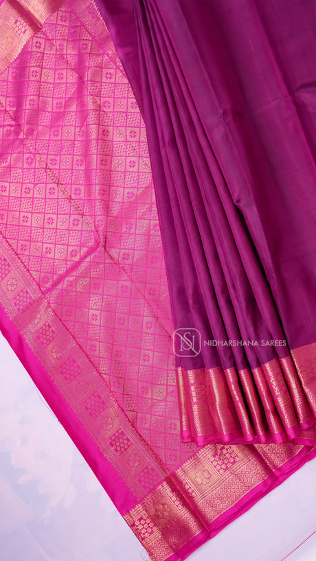 Pure Kanchipuram Silk Saree With Floral Motif Zari Border And Contrast Zari Weaving Pallu
