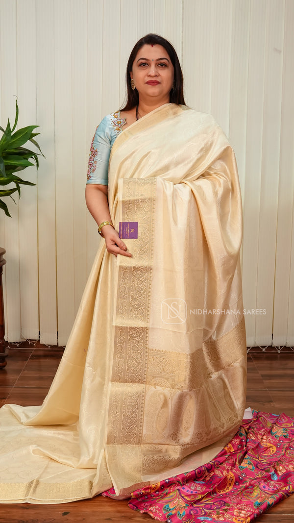 Semi Dola With Floral Thread Emboss Concept And Printed Blouse