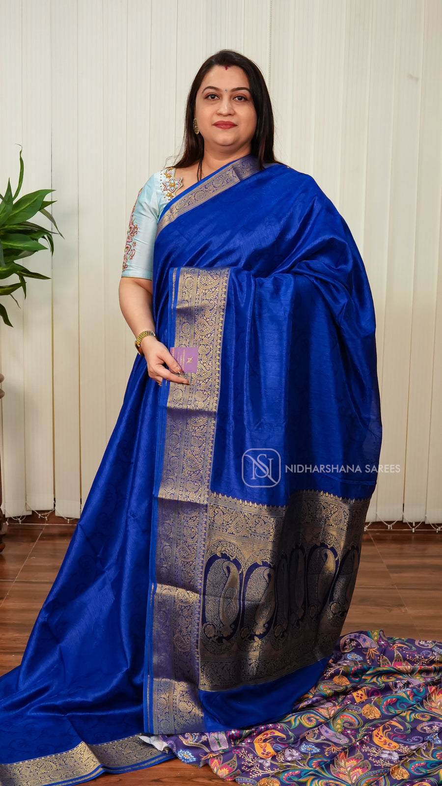 Semi Dola With Floral Thread Emboss Concept And Printed Blouse