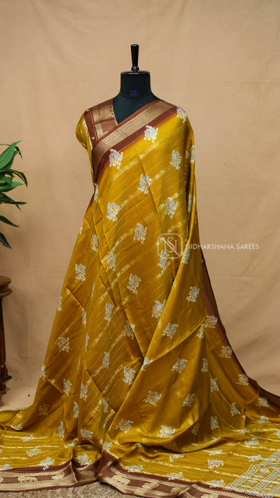 Semi Dola With Zari Lines And Zari Border
