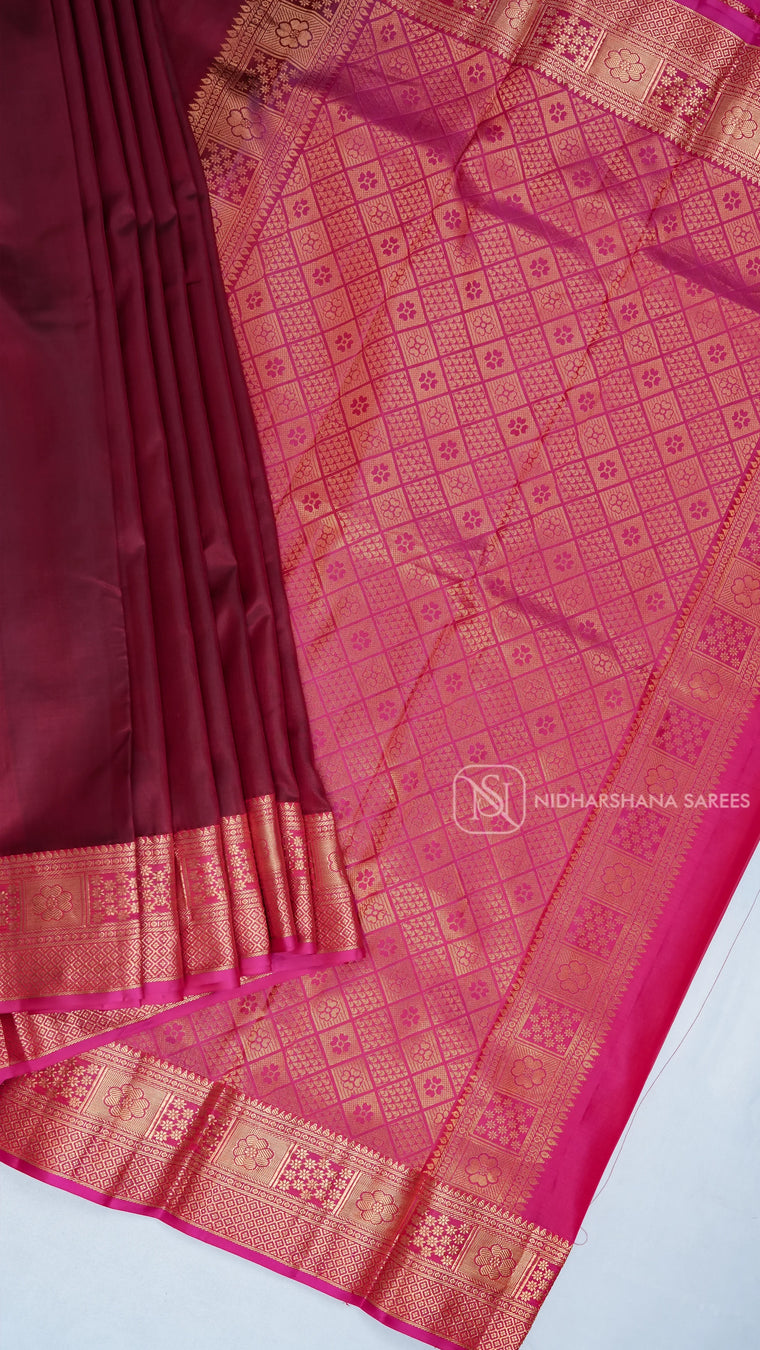 Pure Kanchipuram Silk Saree With Floral Motif Zari Border And Contrast Zari Weaving Pallu