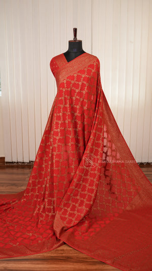Semi Banarasi Crepe Silk Saree With Floral Antic Zari Weaving And Antic Zari Border