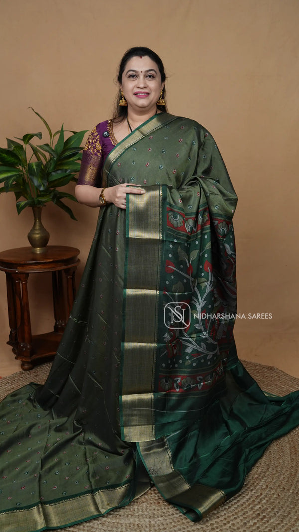 Semi Dola With Bandhej Concept And Zari Border