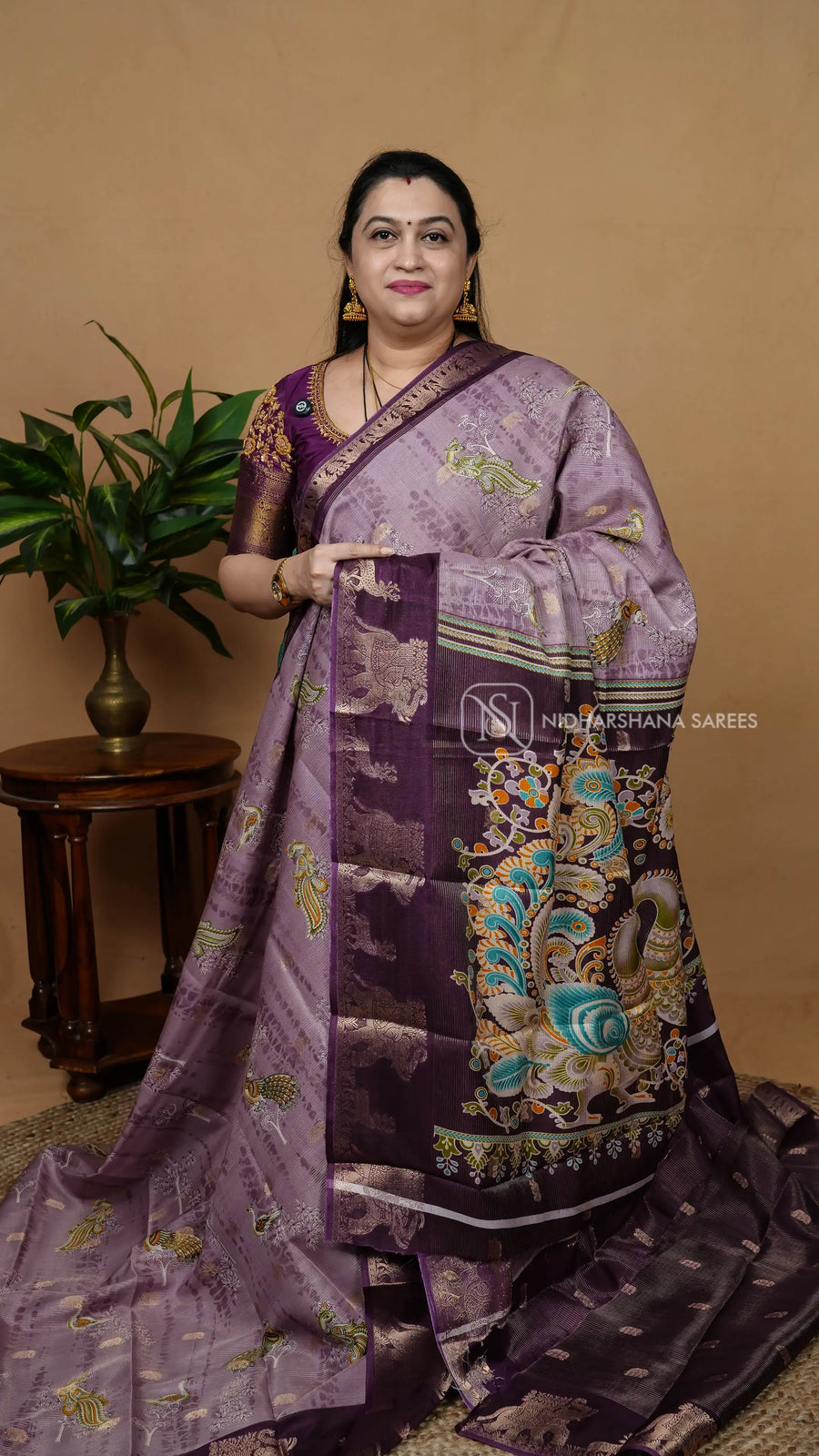 Semi Dola Butta With Zari Lines And Contrast Zari Border