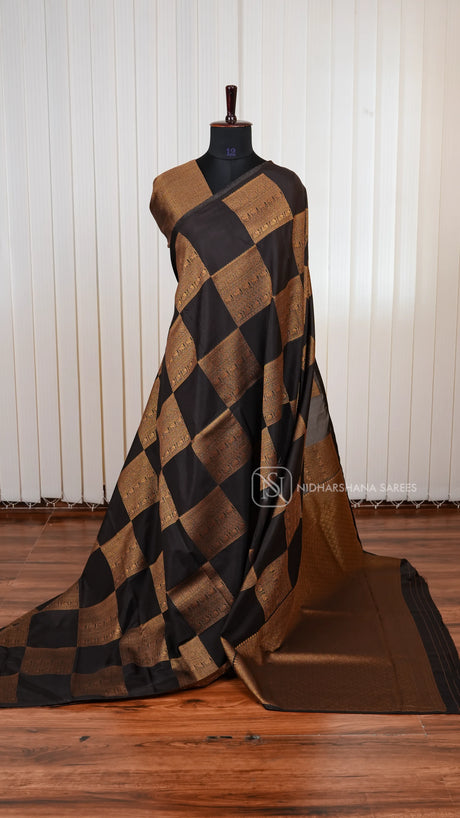 Semi Crepe Silk Saree with Big Checks Pattern Design