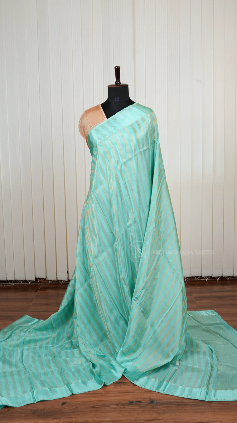 Pure Viscose Crepe Saree With Contrast Satin Zari Border And Elegant Pallu (Copy)