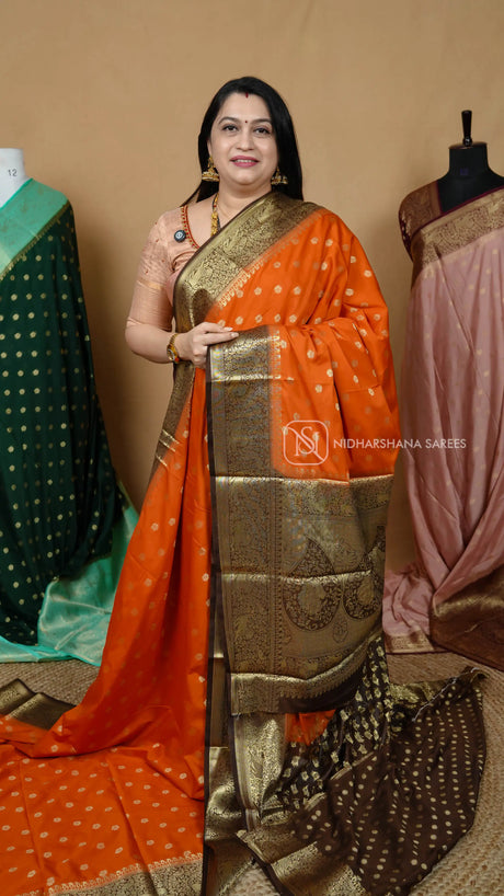 Semi Crepe With Floral Zari Weaving And Contrast Zari Border
