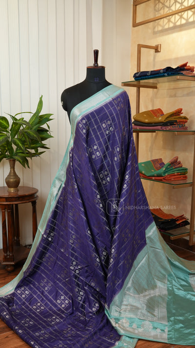 Premium Crepe With Zari Checks And Contrast Zari Border