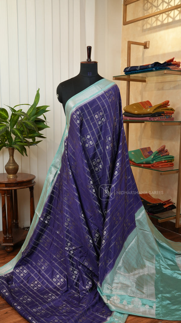 Premium Crepe With Zari Checks And Contrast Zari Border