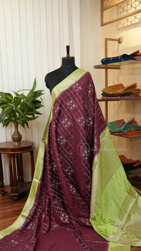Premium Crepe With Zari Checks And Contrast Zari Border