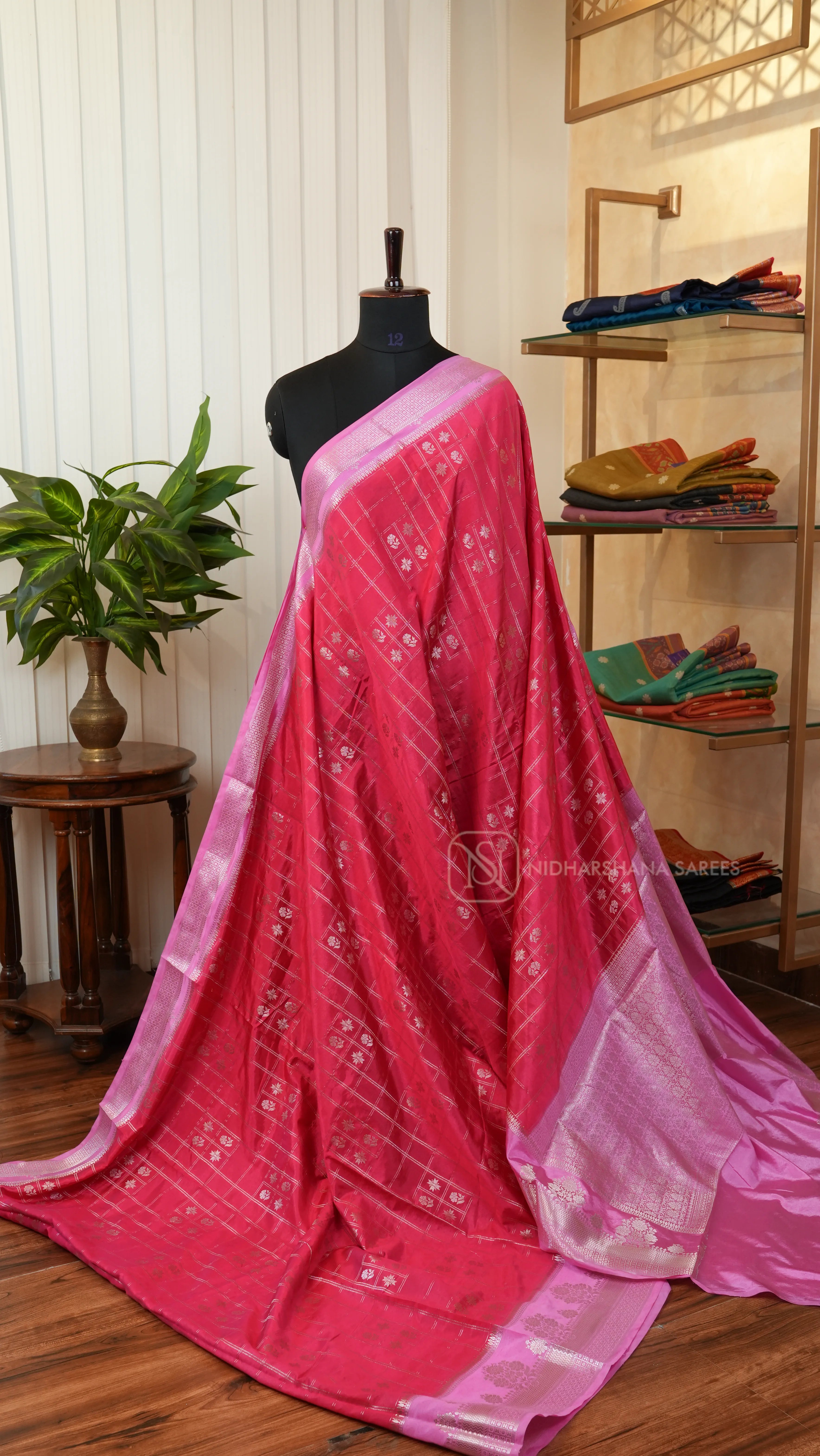 Premium Crepe With Zari Checks And Contrast Zari Border