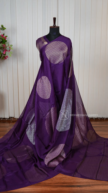Premium Lightweight Blended Crepe Viscose Saree with All-Over Zari Design Concept