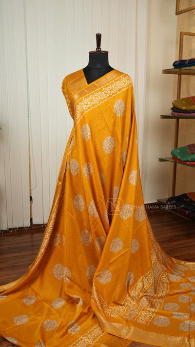 Semi Dola With Digital Print And Zari Border