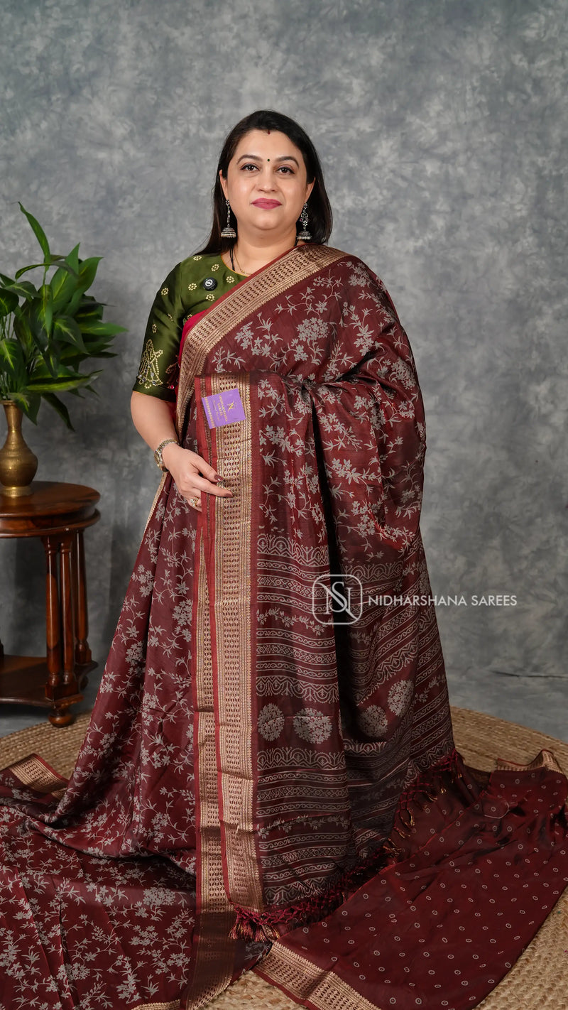 Semi Dola With Floral Print And Zari Border