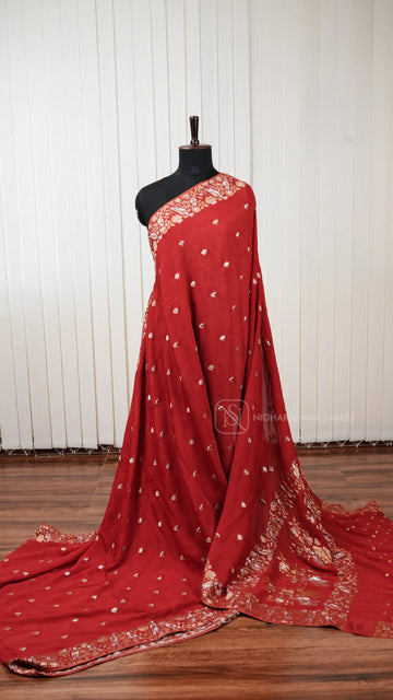Premium Crepe Silk Saree With Silver And Golden Zari Floral And Bird Motif Rich Pallu
