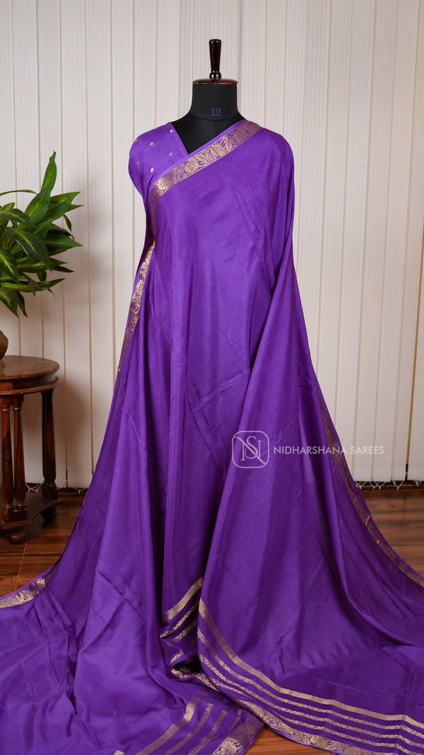 Premium Dola With Floral Zari Border